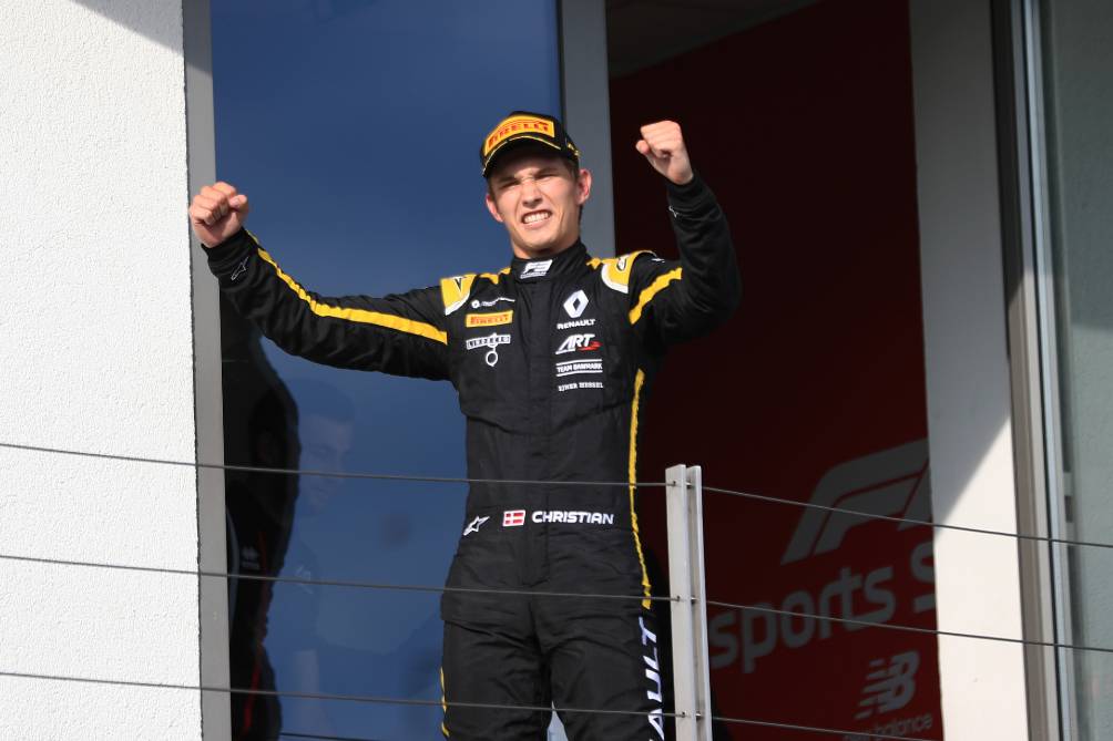 Christian Lundgaard celebrando un podio 