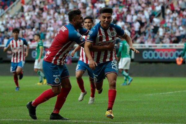 Fernando Beltrán celebrando su anotación ante León