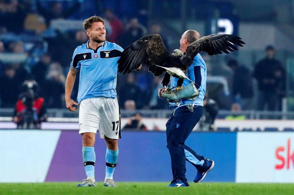 Ciro Immobile festeja con el Águila del equipo 