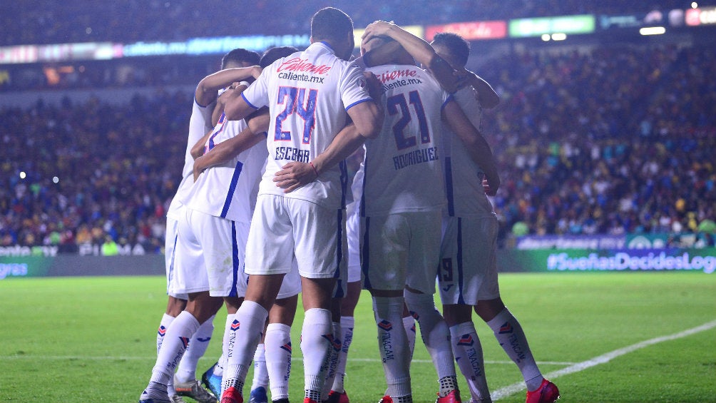 Cruz Azul celebrando gol