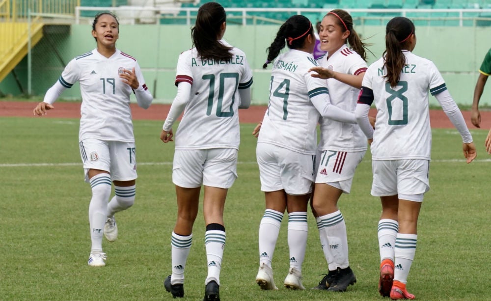 Jugadores del Tri Femenil Sub 20 festejando un gol ante Granada