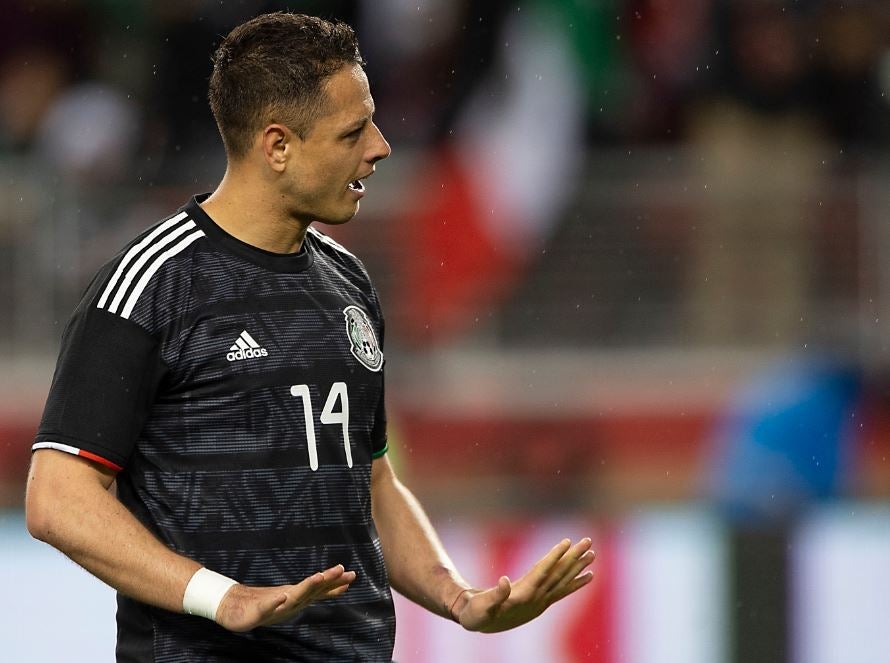 Chicharito pide calma a sus compañeros en juego del Tri