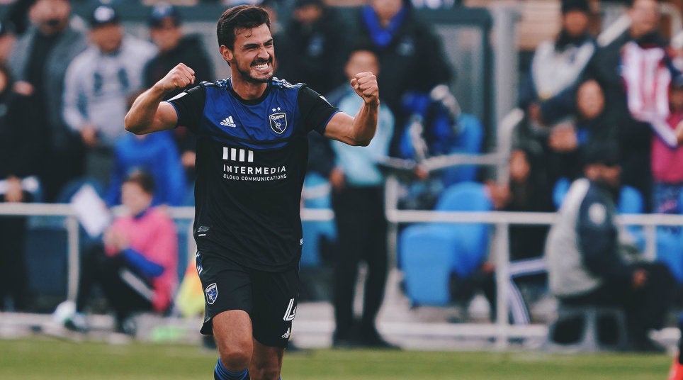 Oswaldo Alanís celebrando su primer gol con San José Earthquakes