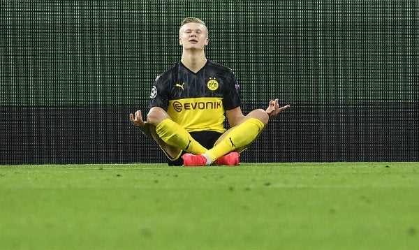 Haaland celebrando una anotación con Borussia Dortmund