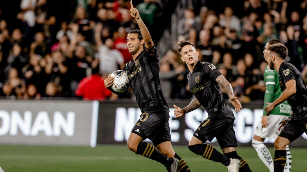 Carlos Vela celebrando un gol con LAFC