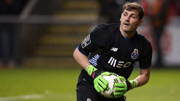 Casillas en un encuentro con el Porto 