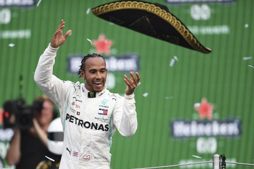 Lewis Hamilton festeja en el Gran Premio de México