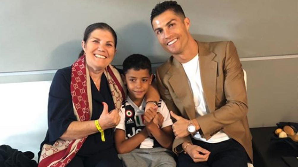 Dolores Aveiro, Cristiano Ronaldo y su hijo previo a un viaje 