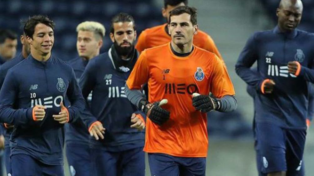 Iker Casillas y otros jugadores en un entrenamiento del Porto