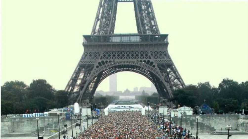 La salida del maratón de Paris, Francia 