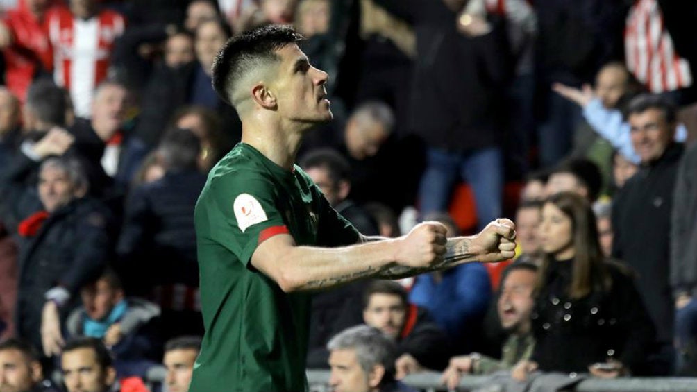 Berchiche celebra eufórico su gol ante la afición 