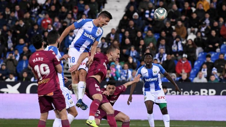 Guido Carrillo a la hora de rematar para anotar el gol del empate