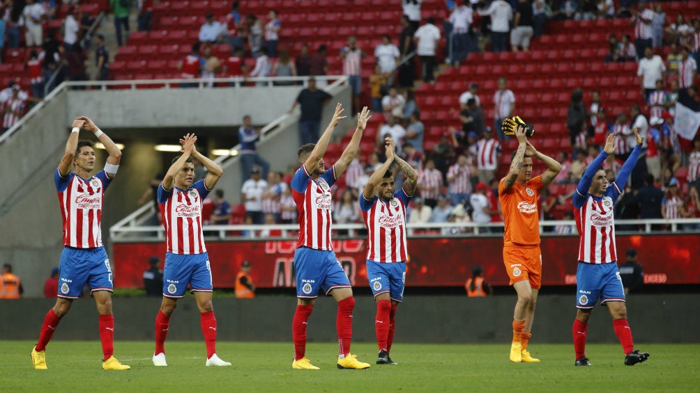 Chivas festejando victoria