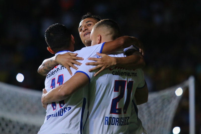 La Máquina celebrando gol