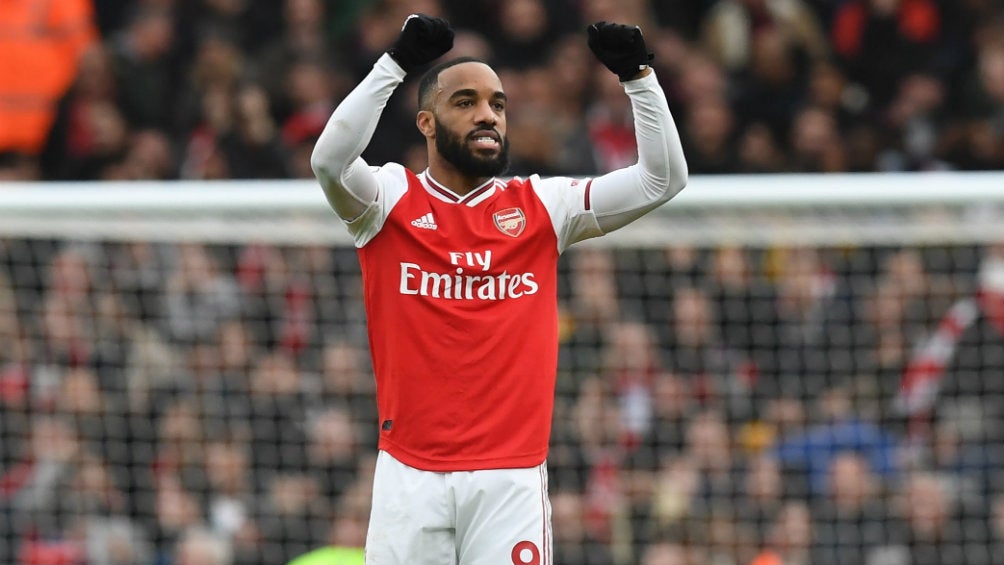 Lacazette en festejo de gol