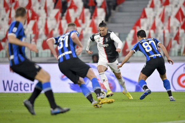 Cristiano Ronaldo en acción ante el Inter de Milan 