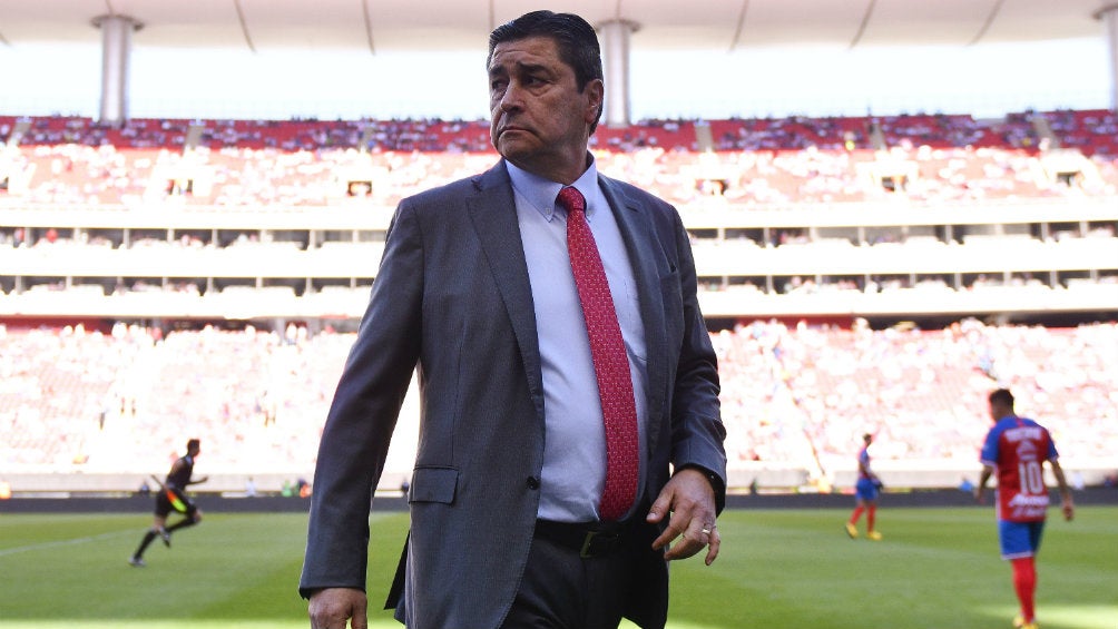 Luis Fernando Tena durante un juego de Chivas