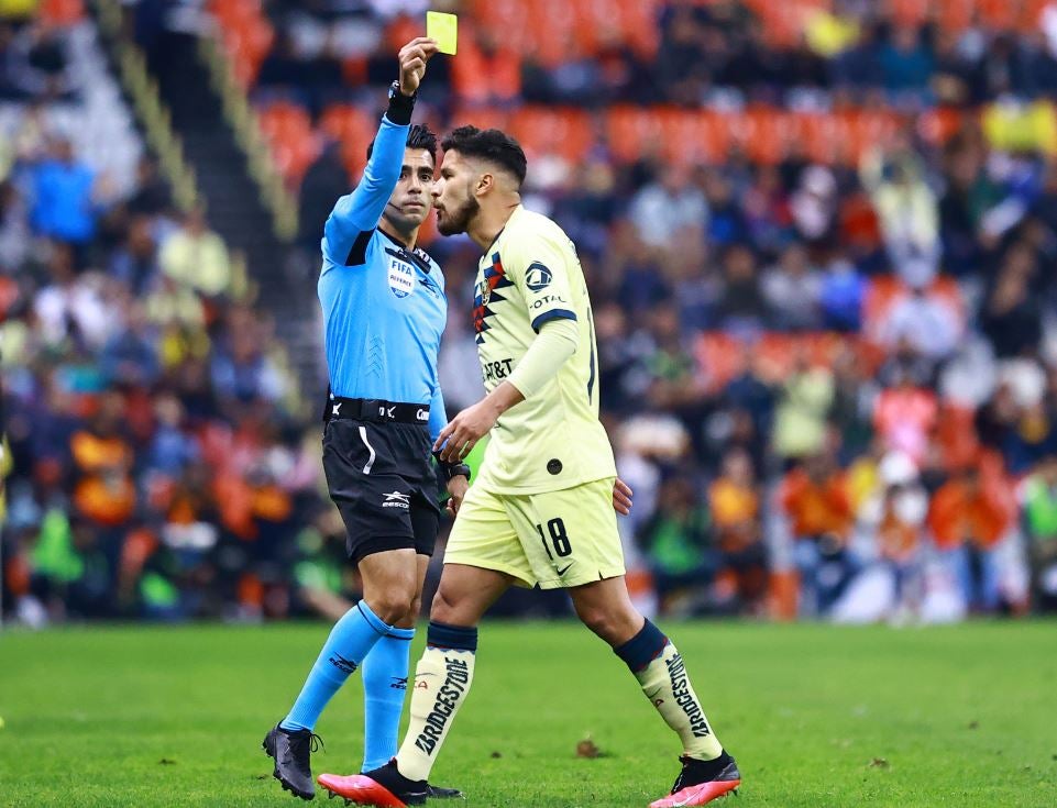 Bruno Valdez, amonestado durante un encuentro