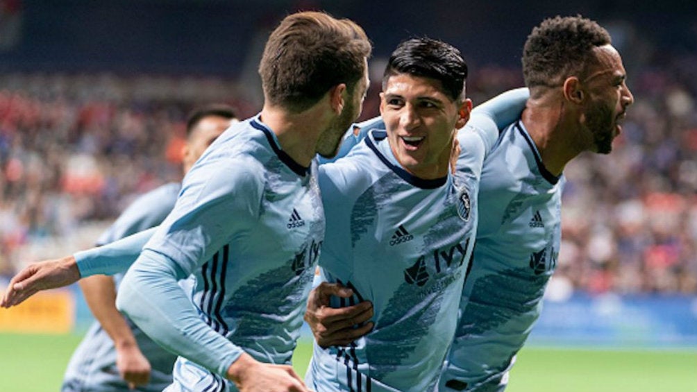 Alan Pulido festeja una anotación en la MLS