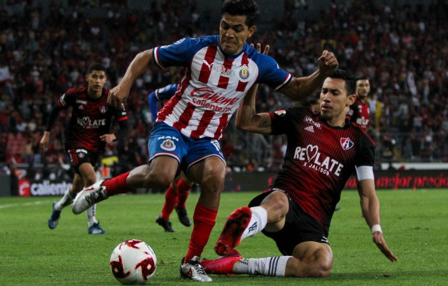 Jesús Sánchez durante un partido con Chivas