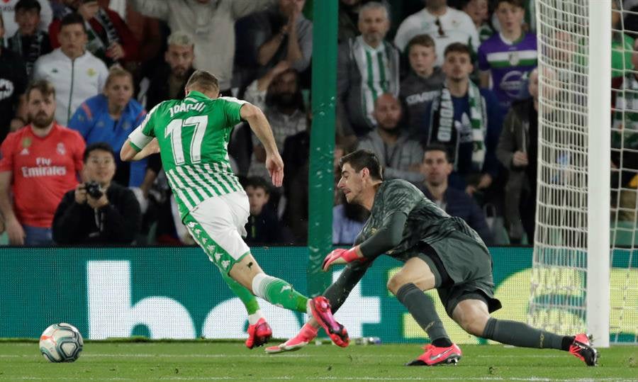 Thibaut Courtois durante un partido con Real Madrid