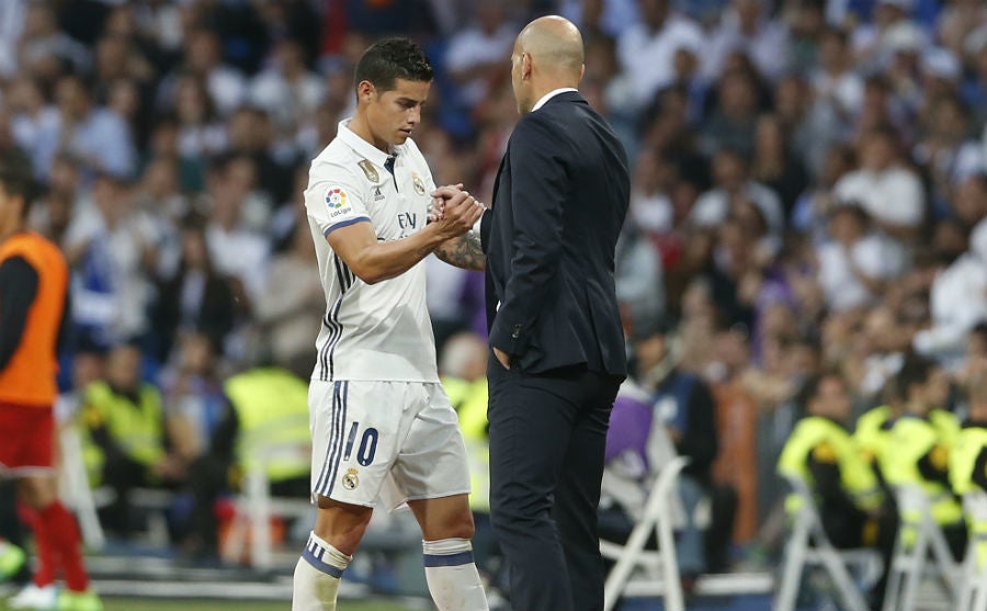 El colombiano y Zinedine Zidane durante un partido