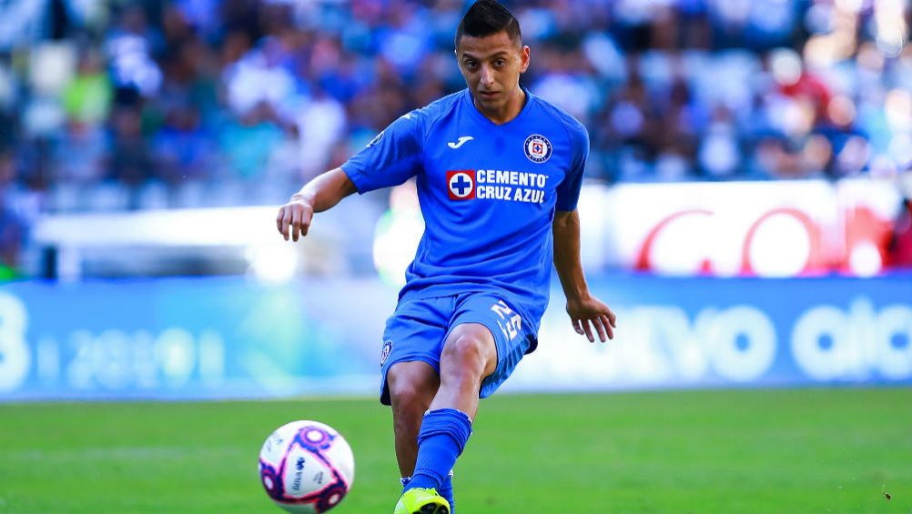 Piojo Alvarado, en un partido de Cruz Azul