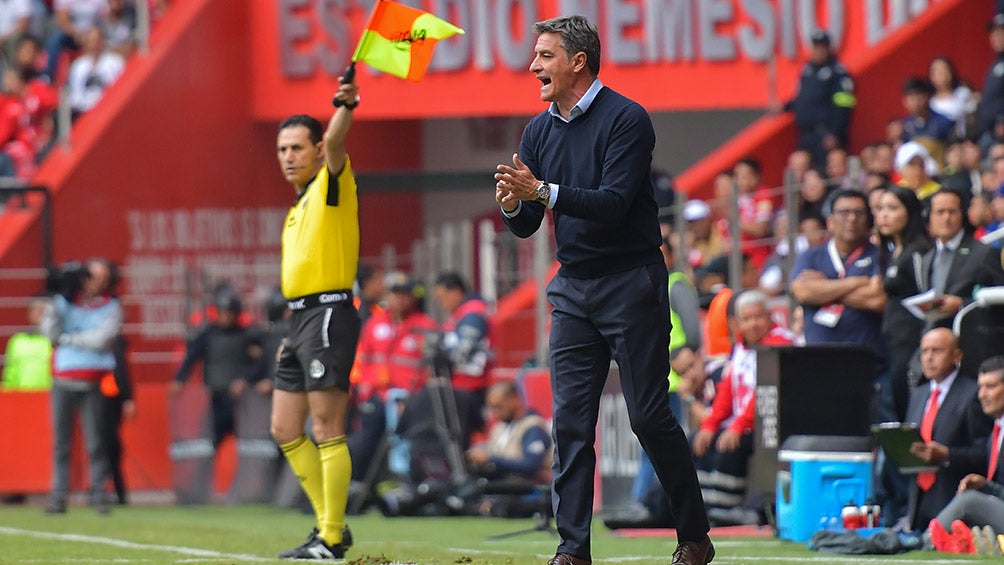 Míchel González  en un partido de Pumas