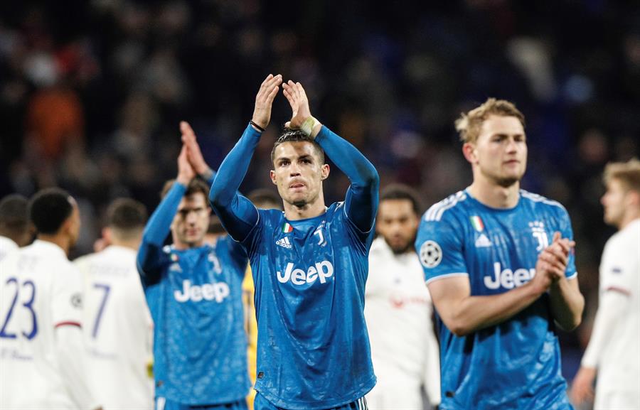 Cristiano Ronaldo aplaude tras el Lyon vs Juventu