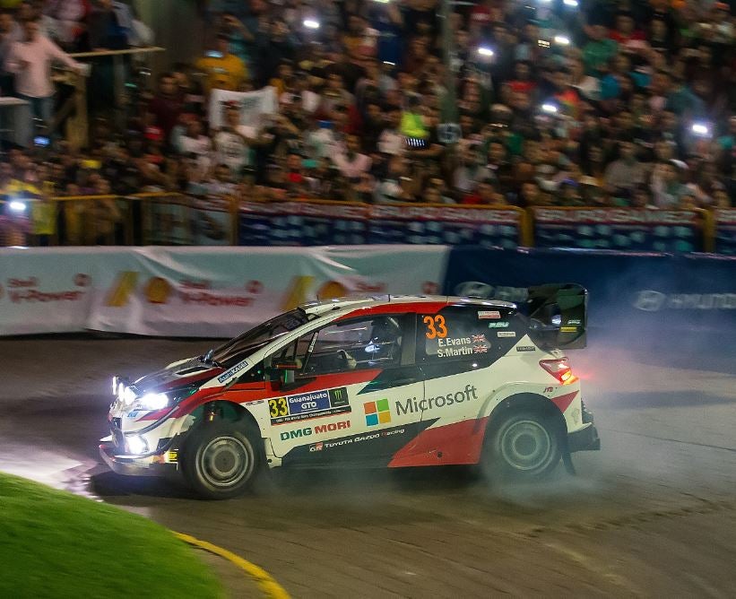 Elfyn Evans y Scott Martin, durante la arrancada del del FIA 