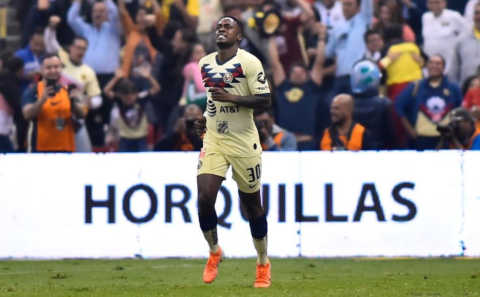 Renato Ibarra, durante un partido con América 