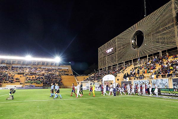 El protocolo previo a un juego entre Alebrijes y Atlante 