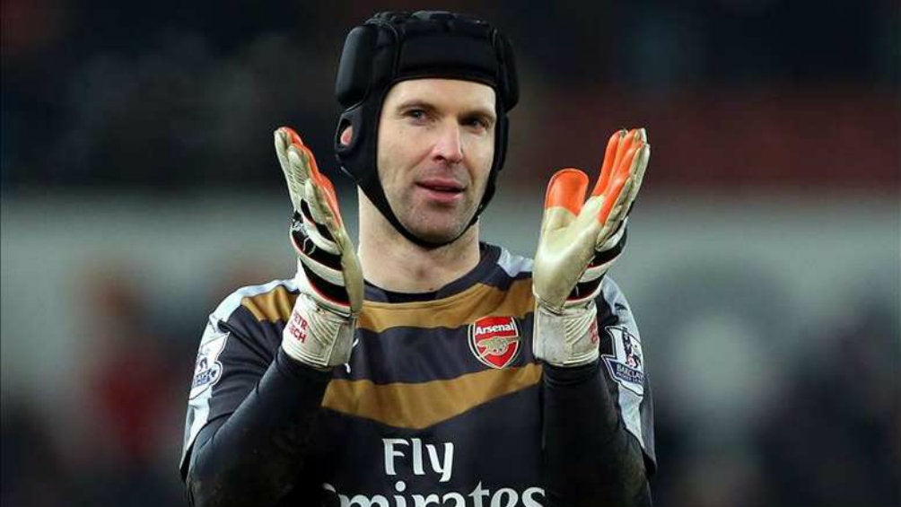 Petr Cech durante un partido con el Arsenal