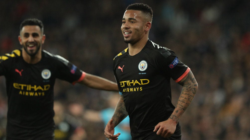 Gabriel Jesús celebrando un gol con Manchester City