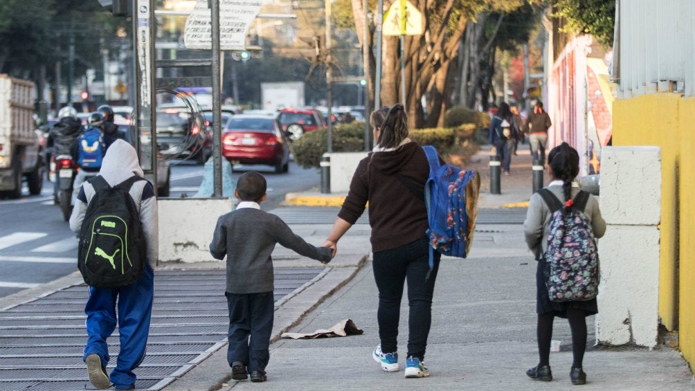 Padres de familia con sus hijos