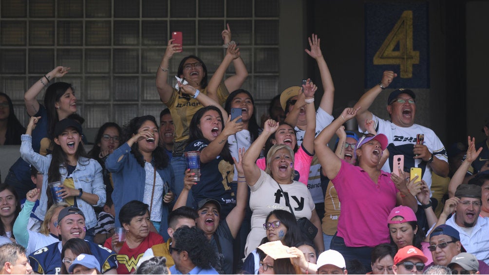 Aficionadas apoyan a los Pumas Femenil