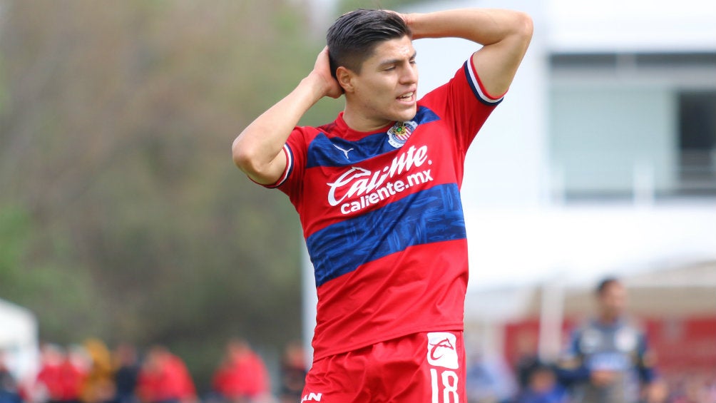 Ronaldo Cisneros en partido con Chivas