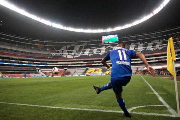 Elías Hernández con el Azteca vacío