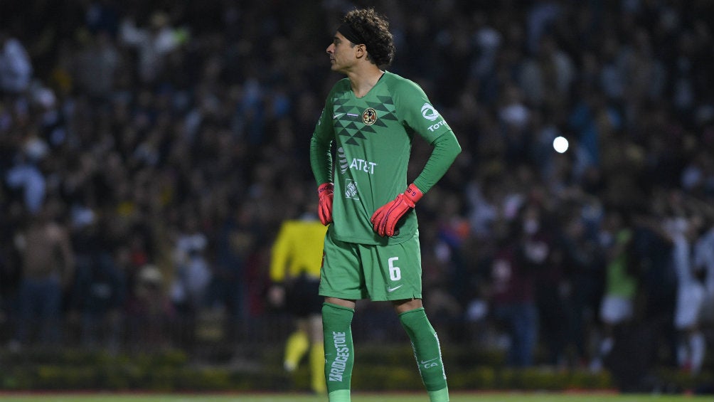 Guillermo Ochoa en partido con América