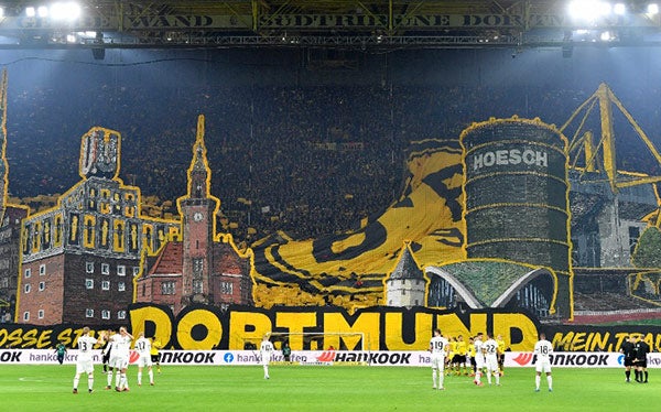 Mosaico de la afición del Borussia Dortmund