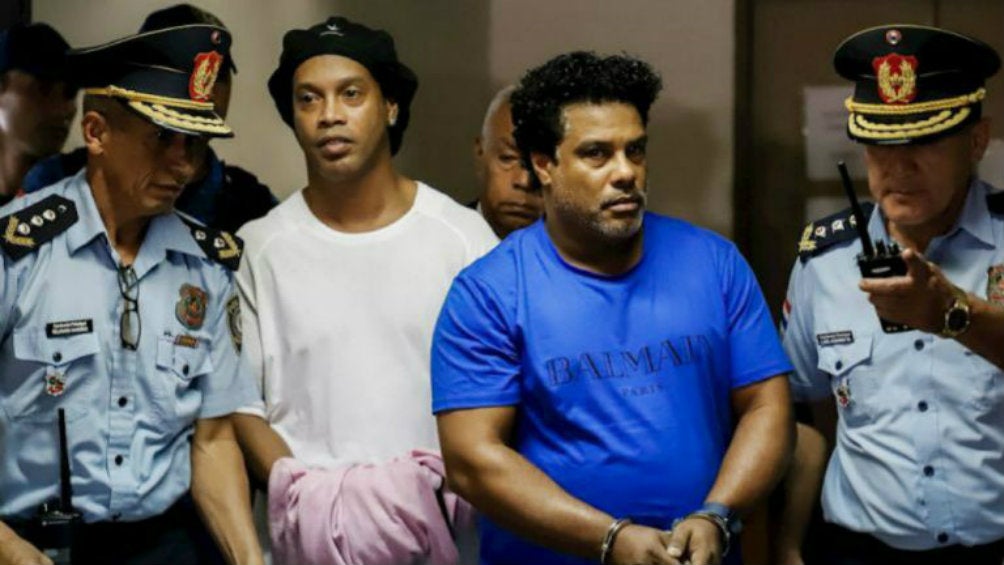 Ronaldinho detenido en Asunción, Paraguay 