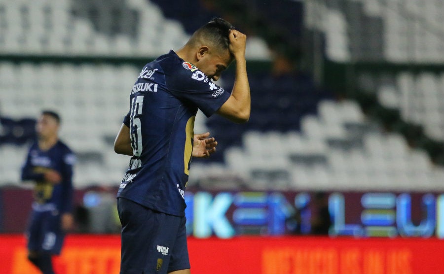 Sebastián Saucedo durante un partido con Pumas