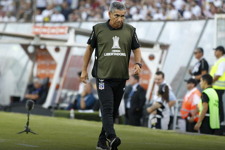 Gualberto Jara dirigiendo a Colo Colo en Libertadores