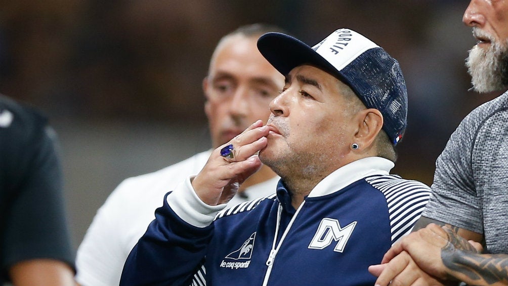 Maradona apoya la suspensión del futbol argentino