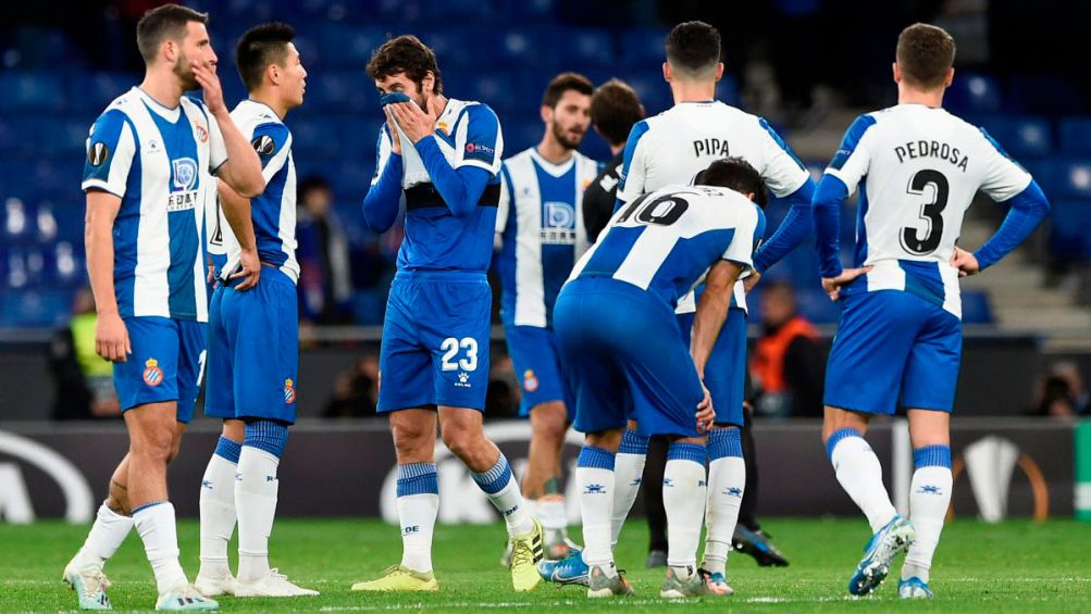 Jugadores del Espanyol, en lamento tras derrota