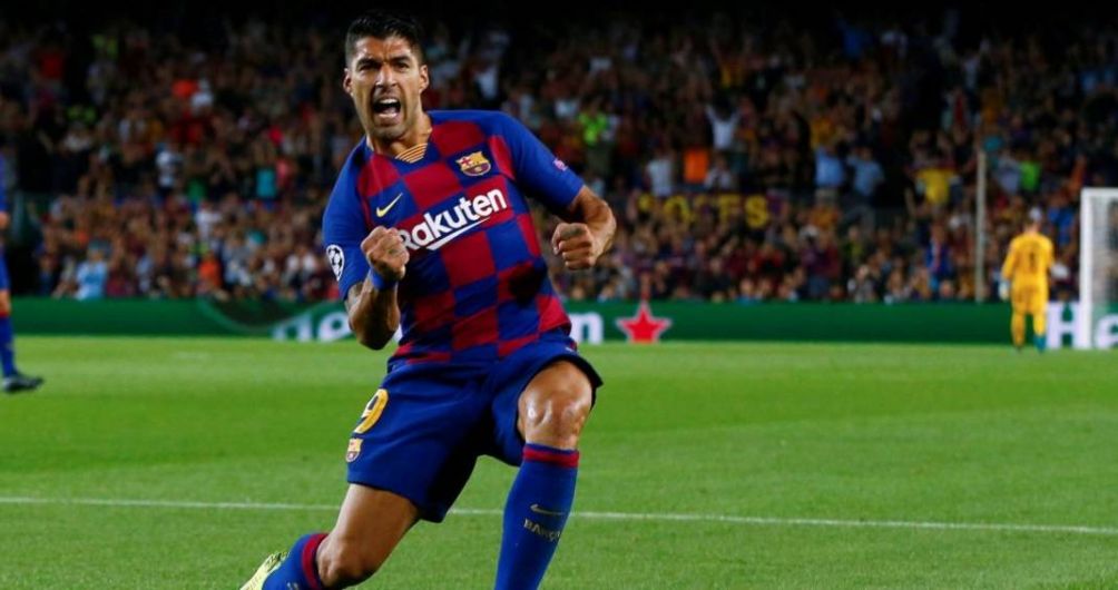 Luis Suárez canta un gol con la afición del Barcelona 