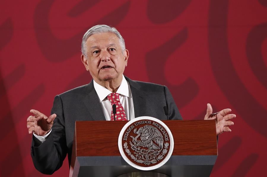 López Obrador habla en conferencia de prensa