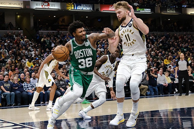 Marcus Smart, en un duelo contra los Indiana Pacers