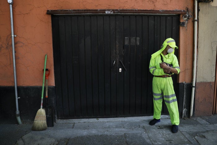 Personal de limpieza en las calles de la CDMX