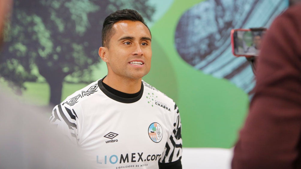 Edwin Hernández durante su presentación con Salamanca 